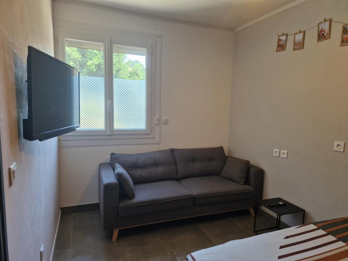 Appartement Independant Dans Maison Avec Jardinet, Au Calme Sérézin-du-Rhône Dış mekan fotoğraf